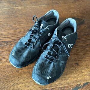 Cloud X Mens Running Shoes black knit sneakers lace up